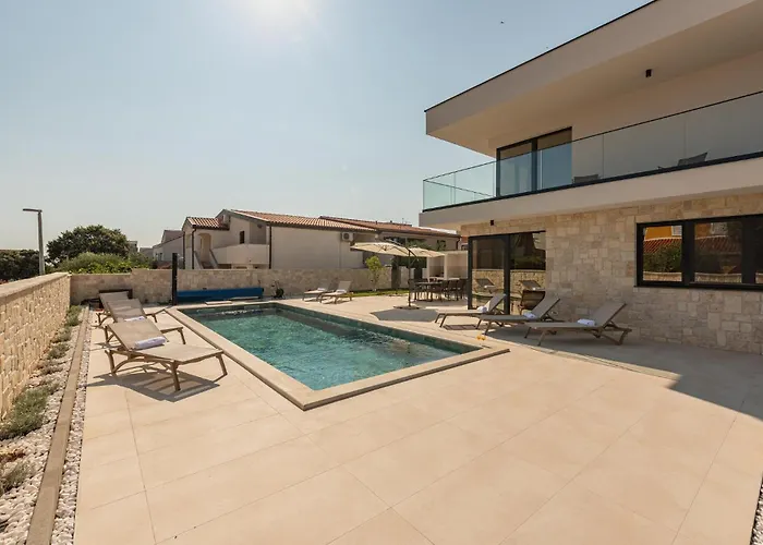 Ferienhaus Lovely In Mandre