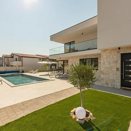 Lovely In Vikendica *