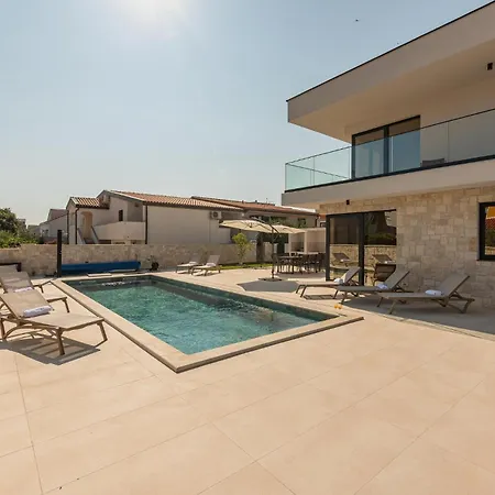 Vikendica Lovely In Mandre